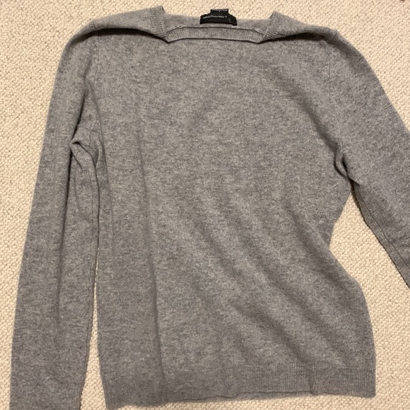 Bloomingdale’s Grey Cashmere sweater. - Picture 4 of 5